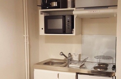 Trappes Apartamento | large studio near station / leisure center of St Quentin and Versailles
