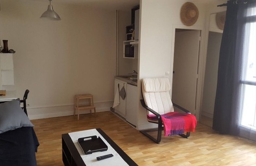 Trappes Apartamento | large studio near station / leisure center of St Quentin and Versailles