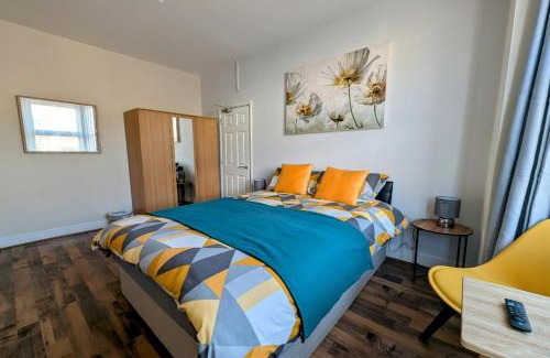 London Borough of Hounslow Apartamento | Large Studio with Private Kitchen and Bathroom