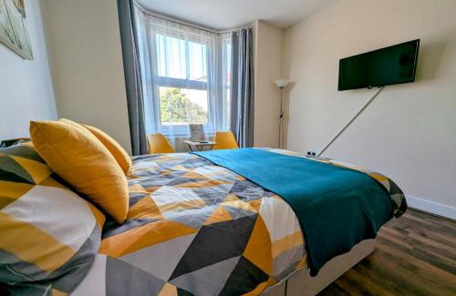 London Borough of Hounslow Apartamento | Large Studio with Private Kitchen and Bathroom