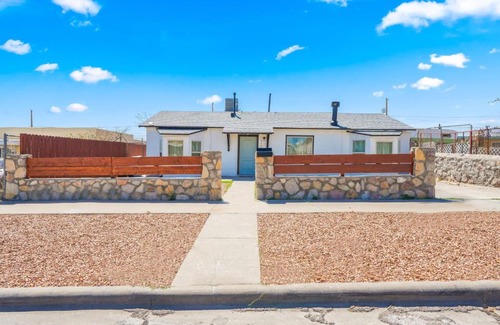 El Paso Casa | Large Stylish Hm W Big Back Yard