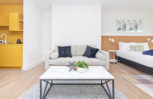 El Portal Apartamento | Large Stylish Studio Apartment In El Portal #3