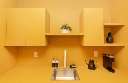 El Portal Apartamento | Large Stylish Studio Apartment in El Portal 3