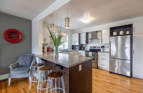 Bedford Apartamento | Large & Sunny Beautiful Home, AC