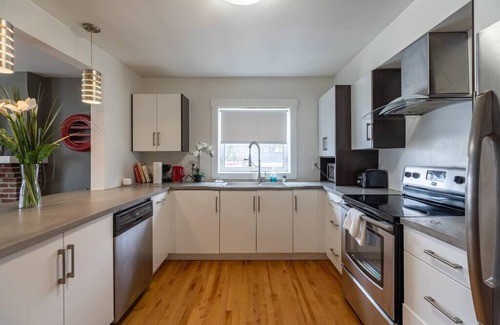 Bedford Apartamento | Large & Sunny Beautiful Home, AC