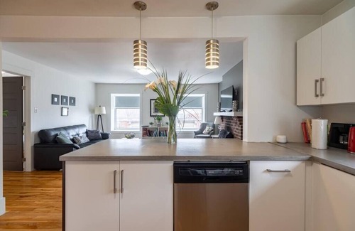 Bedford Apartamento | Large & Sunny Beautiful Home, AC