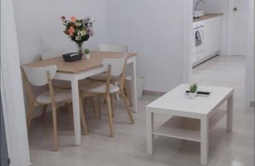 Pla del Bon Repós Apartamento | Amplio apartamento superior de 3 habitaciones, dos baños, 2 balcones, aire acondicionado completo