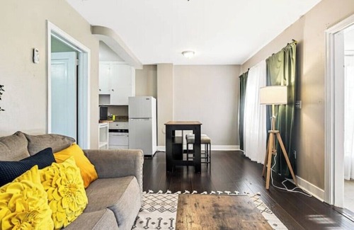 Historic Uptown Casa | Large Top Floor Lookout