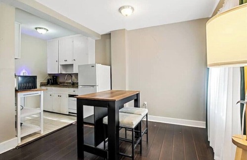 Historic Uptown Casa | Large Top Floor Lookout