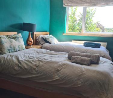 Pill Casa | Large twin room in Shirehampton