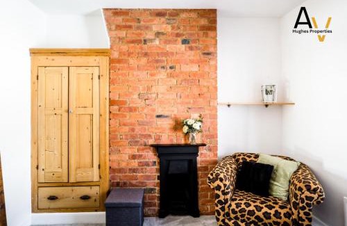 Northampton Casa | Large Two-Bedroom House - Garden, Fast Wi-Fi, Free Parking By AV Hughes Properties
