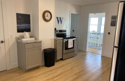 Westbrook Center Casa | Large Updated Direct Waterfront Home on CT Shoreline, Private Beach, Westbrook