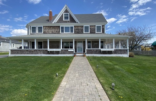 Newport Casa | Casa grande actualizada, Walk To Beach, 6BR, 4BA Sleeps 13+