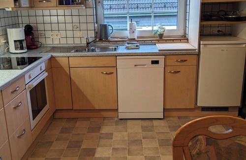 Wermelskirchen Apartamento | Large vacation apartment for 1-8 people, private entrance and terrace/ farm fields