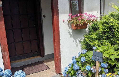 Wermelskirchen Apartamento | Large vacation apartment for 1-8 people, private entrance and terrace/ farm fields