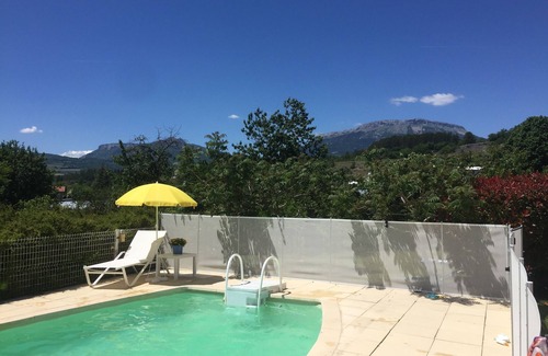 Tallard Casa | Nuevo !! Gran casa de vacaciones con piscina a prueba de niños en las afueras de Tall