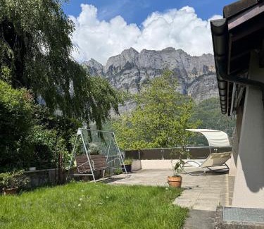 Quarten Apartamento | Large vacation home with mountain views