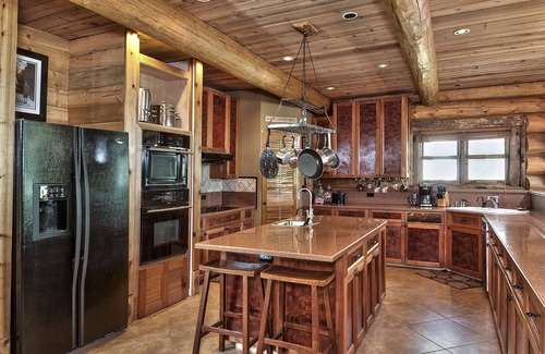Collbran Cabina | Large Vega Lake Colorado Luxury REAL LOG CABIN