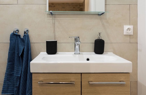 Bonneville Cama Y Desayuno | Large, very spacious bedroom (en-suite bathroom + WC)
