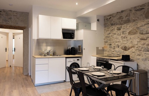 Bonneville Cama Y Desayuno | Large, very spacious bedroom (en-suite bathroom + WC)