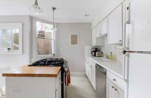 Noe Valley Casa | Victoriana moderna con patio suculento (Noe Valley - 3bd)