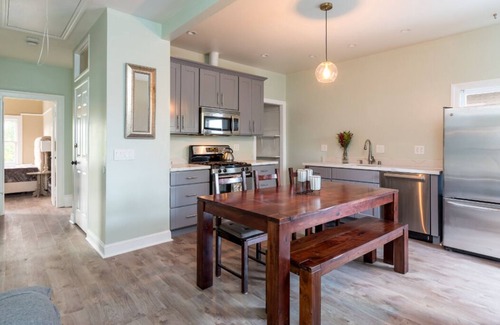 Oak Center Casa | Large Victorian + Off-street gated parking + Minutes to SF!