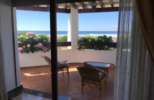 Zouada Villa | Gran villa junto al mar con gran piscina.