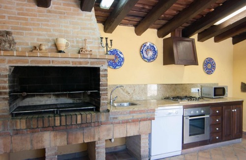 Riudarenes Villa | Casa Rural para 20pers, a 45min de Barcelona, BBQ, Futbolín, WiFi