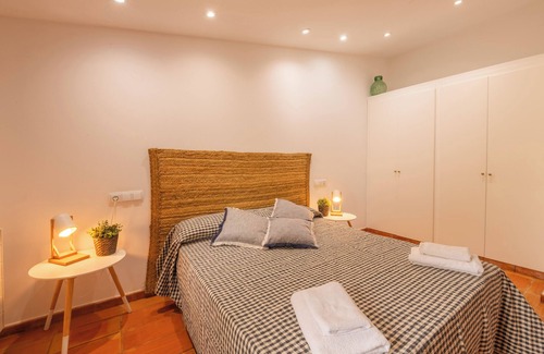 Olot Villa | Gran villa en la zona volcánica de Olot, para 21 personas con extenso jardín