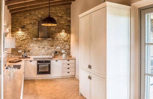 Montaione Villa | Gran villa para alquilar en la Toscana con piscina, aire acondicionado, Wi-Fi, golf, tenis, paseo a la ciudad, vistas, bodas y celebraciones.