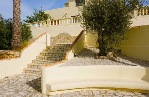 Paratella Cabaña | Gran Villa con 3 Casas Independientes. Diseñada para Disfrutar en Familia.