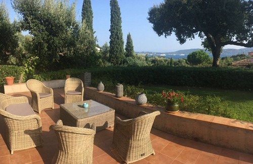 Guerrevieille Villa | Gran villa con hermosa vista del Golfo de St Tropez con piscina. Ste Maxime-Beauvallon