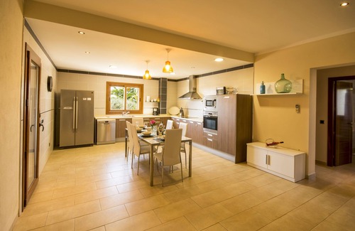 Campos Chalet De Esquí | Amplia Villa con piscina y jardín para disfrutar con la familia y amigos
