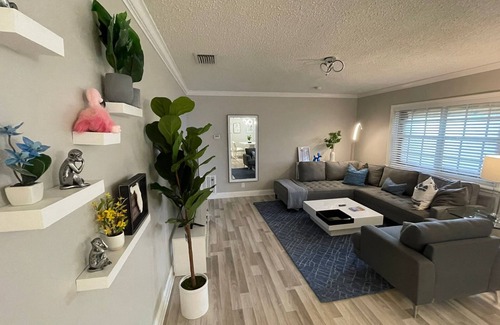 Poinsettia Heights Apartamento | Large w/King Beds and workspace near Wilton Manors