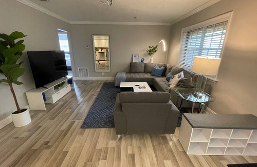 Poinsettia Heights Apartamento | Large w/King Beds and workspace near Wilton Manors