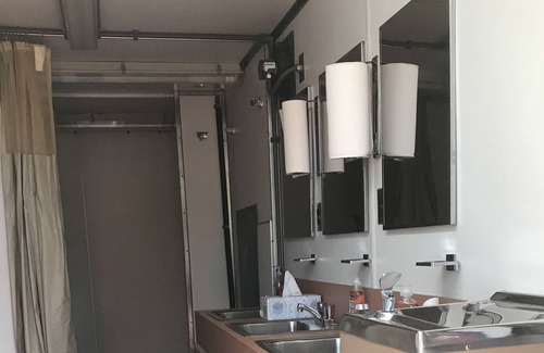 Montrose Alquiler De RV | Large Walk-In Tent # 1 amidst 2 million acres of wilderness !