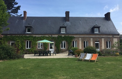 Ouainville Casa | Casa grande y cálida, ideal para reunirse con amigos o familiares.