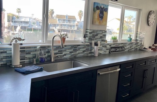 Discovery Bay Casa | Large water front Discovery Bay home-5 mins to fast