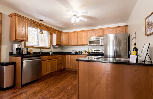 Parham Casa | Large Waterfront Cottage! 5 bedrooms (max 12)! Kayaks, SUP, Water Slide, Beach