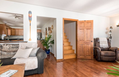 Parham Casa | Large Waterfront Cottage! 5 bedrooms (max 12)! Kayaks, SUP, Water Slide, Beach
