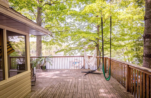 Parham Casa | Large Waterfront Cottage! 5 bedrooms (max 12)! Kayaks, SUP, Water Slide, Beach