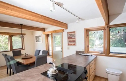 Hyak Casa | Large Well-Appointed Mountain Home, Great Location