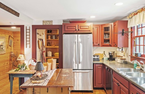 Holderness Casa | Pet Friendly Home with Hot Tub | Bank of NH Pavillion 19 mins