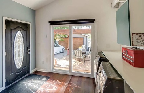 CUF Apartamento | Large West End Beauty with 4 beds and 5 baths with a large kitchen and off street parking.