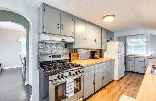 Ravenna Casa | Large Yard and Fire Pit Pet-Friendly Ravenna Home!