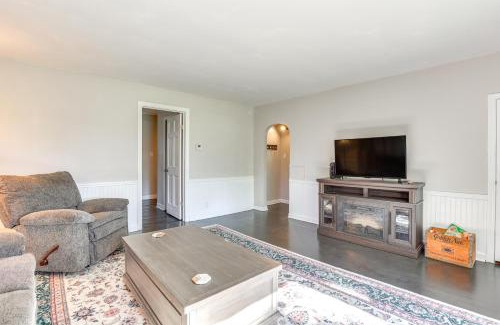 Ravenna Casa | Large Yard and Fire Pit Pet-Friendly Ravenna Home!