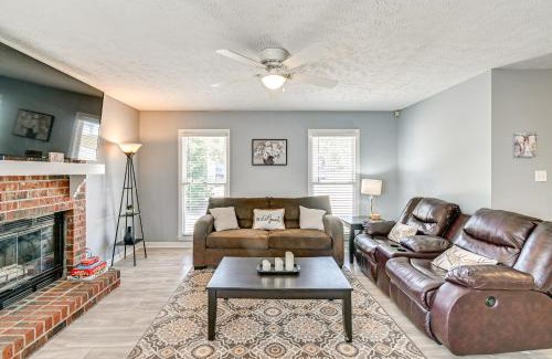 Fayetteville Casa | Large Yard, Office Space Fayetteville Family Home