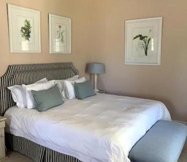 Franschhoek Apartamento | Largest one bed apartment & private pool in the Hoek