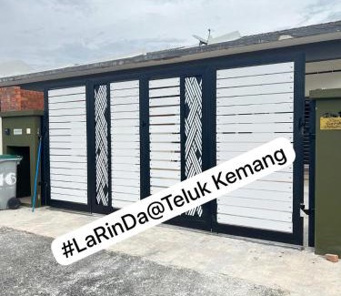 Si Rusa Casa | LaRinDa Teluk Kemang Private Pool - Islamic