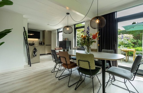 Nieuw-Haamstede Casa | Larixweg 4 holiday villa on a unique location near the sea